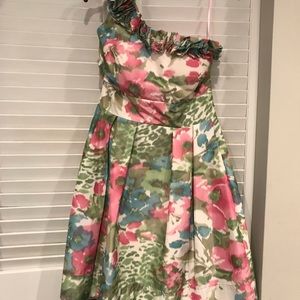 Eliza J Gorgeous taffeta  lined, pockets, inner bra cups